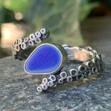 Load image into Gallery viewer, Blue Drop Davenport Tentacle Ring size 11